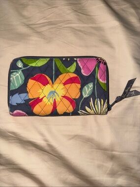 Vera Bradley Jazzy Blooms Print Zip Around 8”x5” Wallet